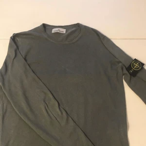 Stone island storlek L  - Stone island storlek L passar M, tunnare moddel. 