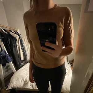 Brun stickad t-shirt - Mysig Stickad t-shirt🐻🐻🐻