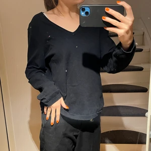 Tommy Hilfiger tröja - Svart Tommy hilfiger tröja i storlek M. Frakt tillkommer, skriv för fler bilder