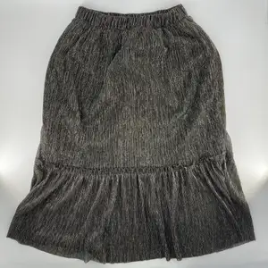 Söt glittrig mellanlång kjol 💚
