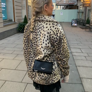 Zadig väska - Jätte fin väska ifrån Zadig som inte används längre i fint skick, budgivningen startar på 800kr (Säljer inte för 800kr!!) säljer endast vid bra bud!!