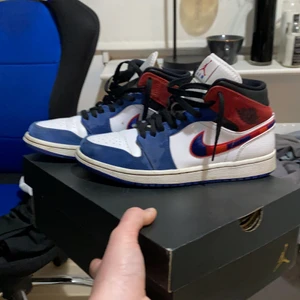 Jordan 1 skor  - Jordan 1 använda i normalgraden skolåda får man med.  Riktigt fina 