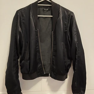 cool jacka med tryck - fint skick! 