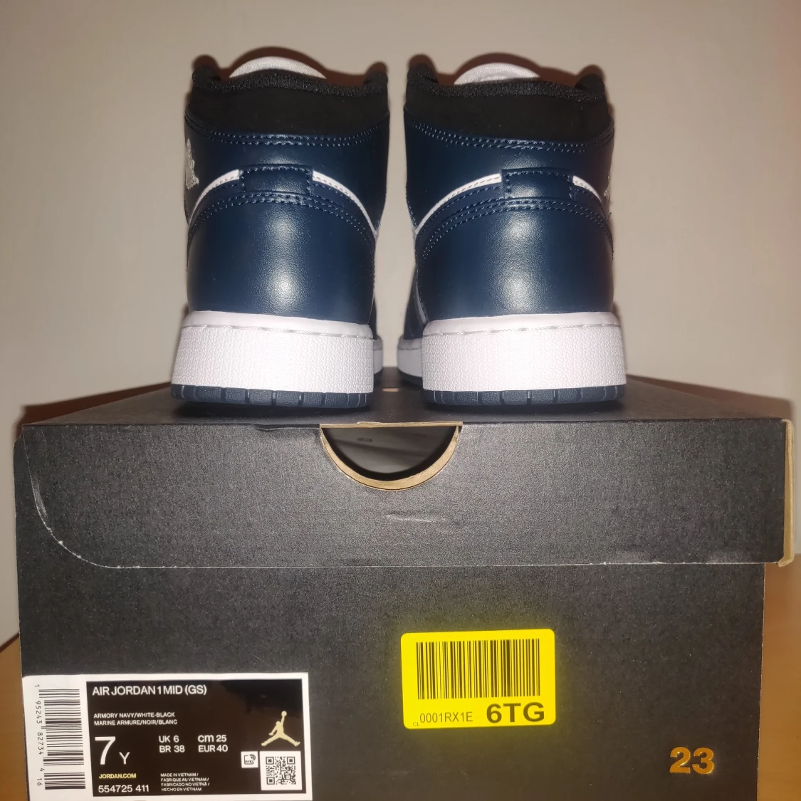 Jordans ~ midnight navy - 91