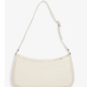 Monki beige axelväska  -  beige axelväska från Monki väskan är nästan helt oanvänd, nyskick!!
