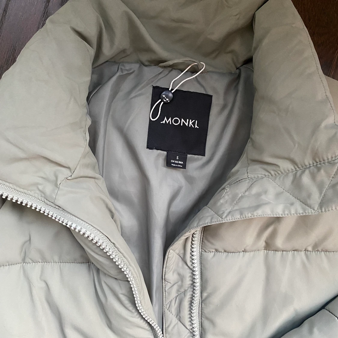 Monki pufferjacket stl S - 90