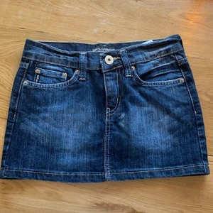 d&g kjol - DRÖMKJOL. denna kjol är äkta dolde & Gabbana och jätte bekväm. 2000s stil. möts gärna upp i Sthlm. Pris kan diskuteras 