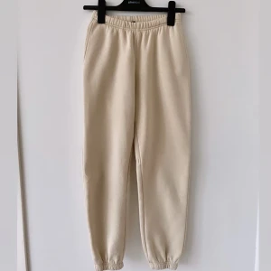 Mjukisbyxor - Beige från Gina tricot 🤎