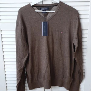 Tommy Hilfiger kofta - Tommy Hilfiger herr kofta, storlek L, den är helt ny! Köpe på zalando för 1200kr, säljer för 800kr (pris kan diskuteras vid snabb affär)