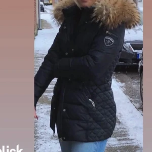 Rockandblue jacka storlek 36 - Lägger upp igen eftersom jag lagt nytt pris, säljer pgd inte min stil. Nypris 4000kr