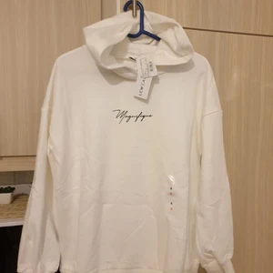 Hoodie tröja vit - Helt ny tröja köpt ifrån Turkiet storlek S