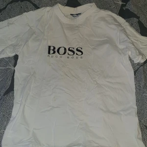 Hugo boss T-shirt  - Säljer en hugo boss T-shirt i storlek M, inte äkta 