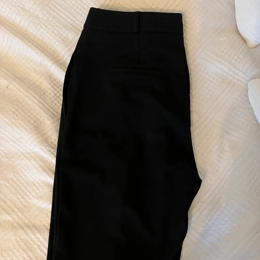 Svarta kostymbyxor med fickor! Jag är 168 cm🥰 Bjuder på spårbar frakt . Jeans & Byxor.