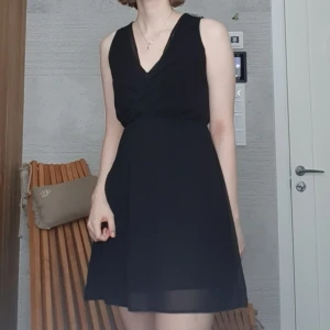 Vila klänning - Svart festklänning av märket Vila, Storlek S