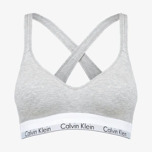 BH från Calvin Klein  - Sparsamt använd t-shirt BH från Calvin Klein. Säljer pga att den är för liten för mig som har storlek L, denna är i storlek M. Väldigt bekväm och den har ett väldigt bra stöd, nypriset var 400 kr❣️