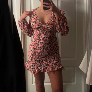 Sommar klänning  - Säljer en sommar klänning.