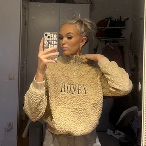Stl xs - ”HONEY” Jätte gosig beige Teddy-tröja från Shein, med dragkedja🤍