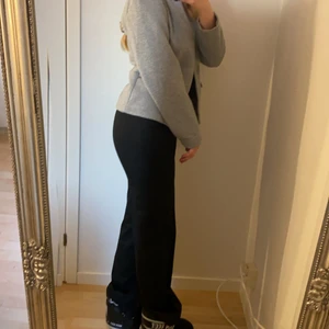 Grå kofta - Superfin med lappar kvar, aldeig använd. Passar mig som har XS-M 