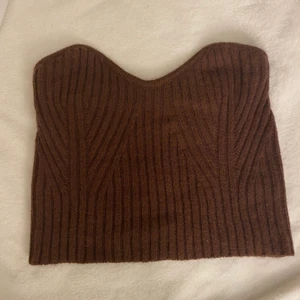 Brun topp  - Oanvänd stickad bandeau topp, passar xs-m