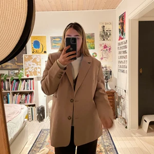 Kavaj från Bikbok - Aldrig använt denna snygga kavaj från Bikbok i storlek S!