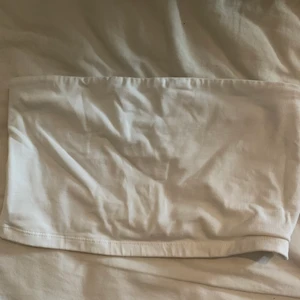 Fin topp  - Fin topp från Gina tricot som tyvärr blivit för liten. Begagnat skick!