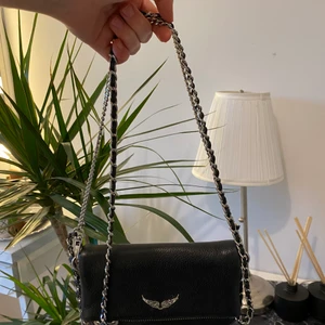 Zadig väska  - Jättefin zadig väska i bra skick, använd fåtal gånger. Säljer pga jag ska köpa nya väskor. Nypris 2100