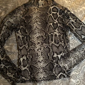 Tröja  - Orm skins polo tröja storlek M. Kan mötas i Örebro och Eskilstuna 