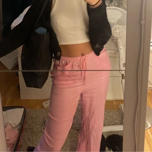 Byxor - Säljer dessa rosa byxor ifrån zara 💘💘