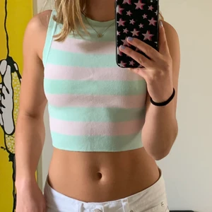 Randigt stickat linne - Säljer detta fina stickade linne från Zara då det ej kommer till användning💜 endast använt enstaka gång☺️