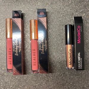 Smink  - 2st orörda matte liquid lippstick, en orörd liquid eyeshadow. 20krst eller alla för 50kr ☀️  hämtas i arlöv eller skickas med spårbarfrakt!