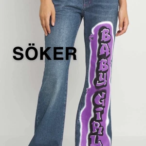 SÖKER BABYGIRL JEANS - Söker ett par babygirl från jaded london till ett rimligt pris. Helst i storlek 24/25 hör av dig om du har ett par❤️