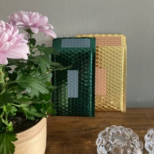 Post påsar - Säljer dessa då jag har 50+ av varje färg på påsarna. (De guldiga är lite större än de gröna) pris diskuteras med köparen.   Kontakta om frågor/ intresse💕 köparen står för frakten