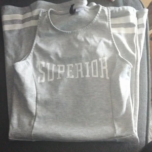 Hm, stl 34 - passar till någon i stl xs/s