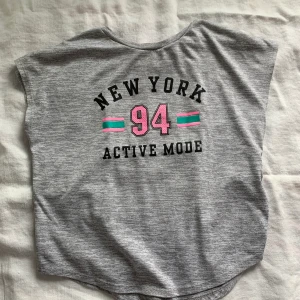 Tränings tröja för barn - Har använts flitigt. Men ändå ganska bra sick.