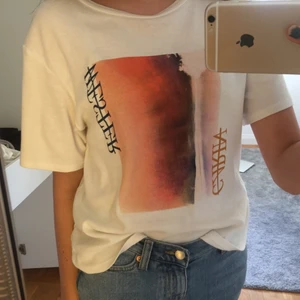 T-shirt Carin Wester  - Säljer min snygga t-shirt från Carin Wester med tryck eftersom den tyvärr inte kommer till användning. Bra skick. Skriv privat om ni är intresserade eller har frågor💞