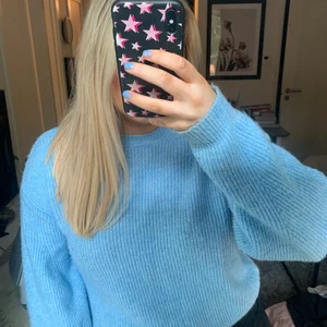 Blå stickad tröja  - Så mysig stickad blå tröja 💙 Storlek S. Buda från 180kr eller köp direkt för 340+ frakt 