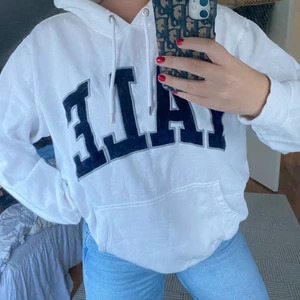 Yale hoodie St Xl - Vit Oversized Yale hoodie från H&M. 