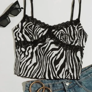 Linne  - Ett superfint linne med zebramönster. Frakt ingår inte💜💘