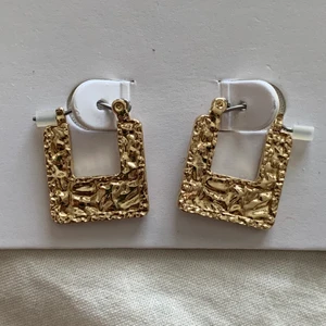 Guld  örhänge  - Oanvänd 