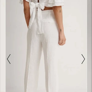 Linnebyxor - Super snygga linnebyxor från nakd. Storlek M men dom skulle lika gärna passa någon med S. Nypris 499kr. Vid mer intresse lägg bud💗⭐️