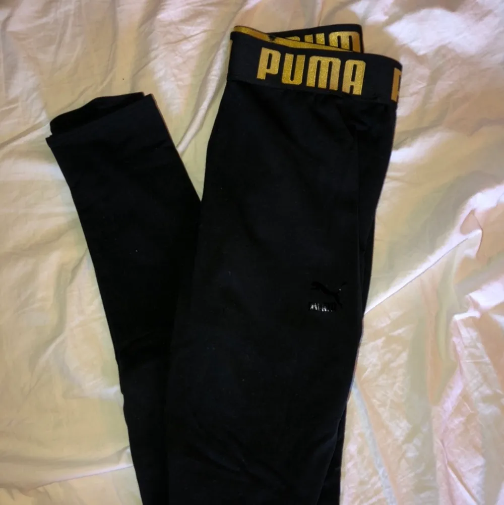 Jättefina Puma tights från kenzas kollektion, nyskick. Jeans & Byxor.