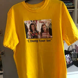 Stranger Things Tshirt - Från Pull & Bear i storlek s (herr). Använd en gång. Katt finns i hemmet! 