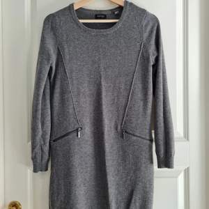 Grey comfy knitted dress. Looks like new 😊 Total length 79 cm.