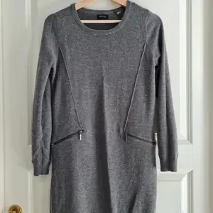 Grey comfy knitted dress. Looks like new 😊 Total length 79 cm.