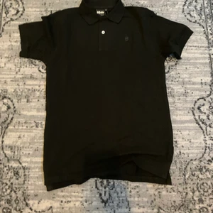 Pikétröja - En svart pikétröja från märket 8848. Aldrig invänd, pg.a. lågt intresse för användning. 🪨👕