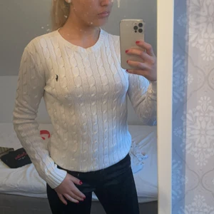 Ralph lauren tröja  - Säljer min Ralph Lauren tröja som jag fick i present när jag fyllde 15. Inte min stil så den har inte kommit till användning för mig, använd nån gång kanske. Skicka 10/10 St S