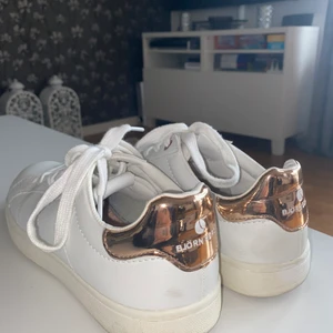 Sneakers Björn Borg  - Superfina sneakers från björn Borg, stl 39 Mycket lite använda   Köpt för 800kr