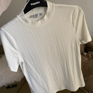 Stickad, helt ny  - Aldrig använt den, fint och bra material 