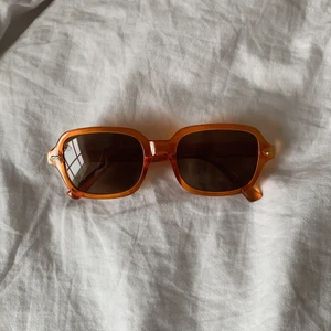 Solglasögon (lexxola) - Liknande lexxola solglasögon, helt nya! 