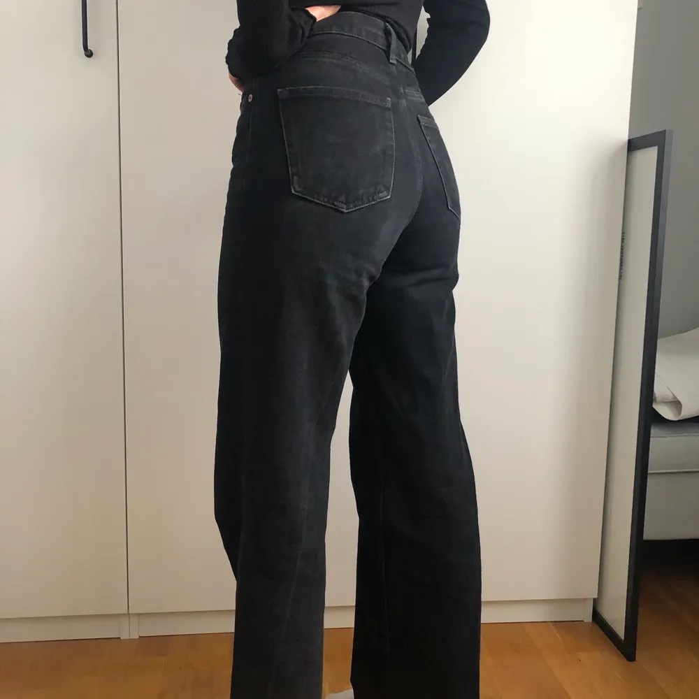 De perfekta svarta jeansen!! Tyvärr blivit för små för mig :(. Jeans & Byxor.